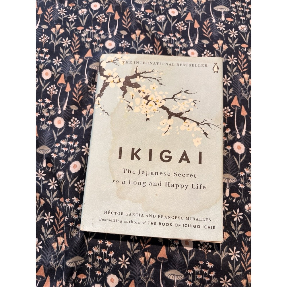 Ikigai: The Japanese Secret to a Long & Happy Life (Paperback) Book Used